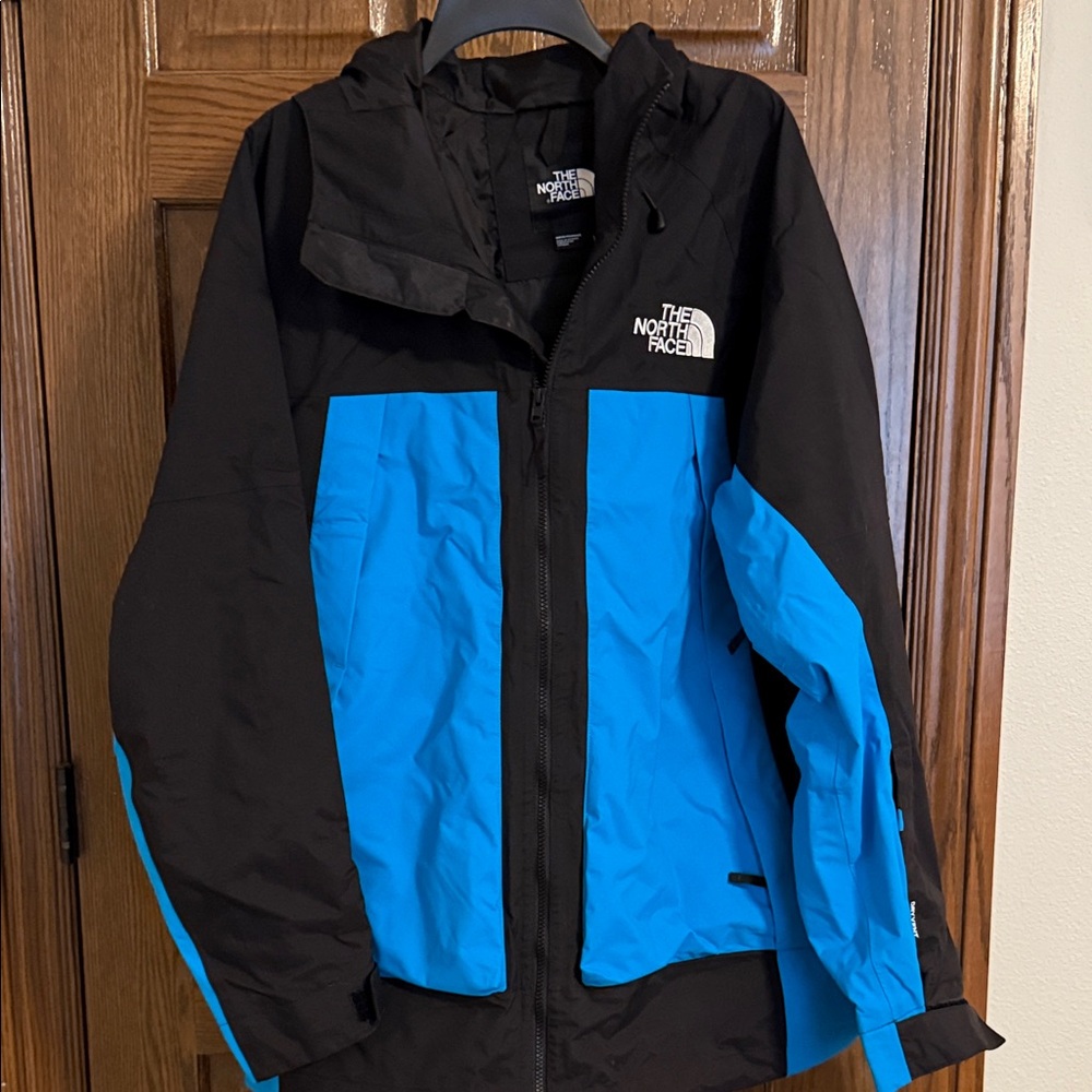 The North Face Dry Vent Black and Bright Blue Jacket size Large